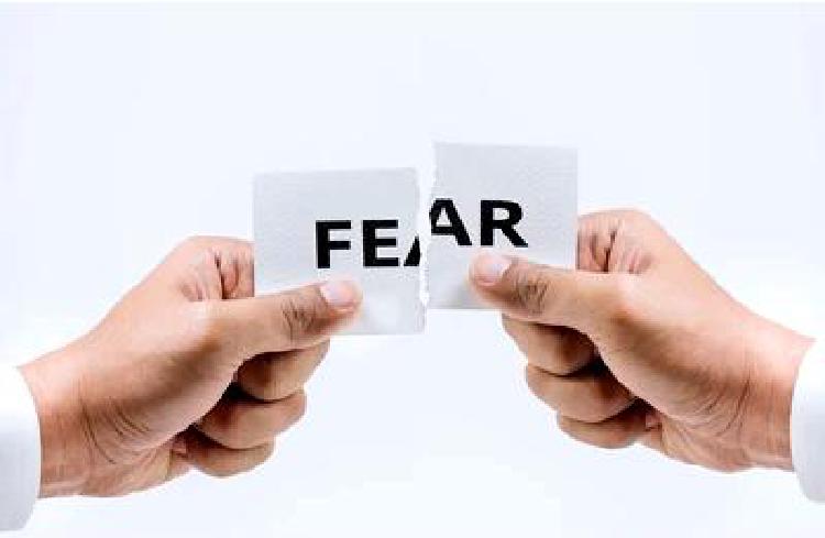 Подняться над страхом: Путь к эмоциональной устойчивости и расширению прав и возможностей